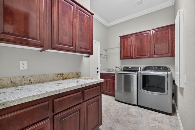 4160 Tahoe Vista Dr, Rocklin, CA 95765
