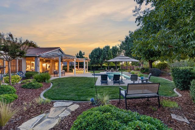 4160 Tahoe Vista Dr, Rocklin, CA 95765