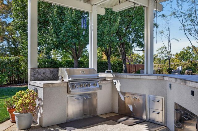 4160 Tahoe Vista Dr, Rocklin, CA 95765