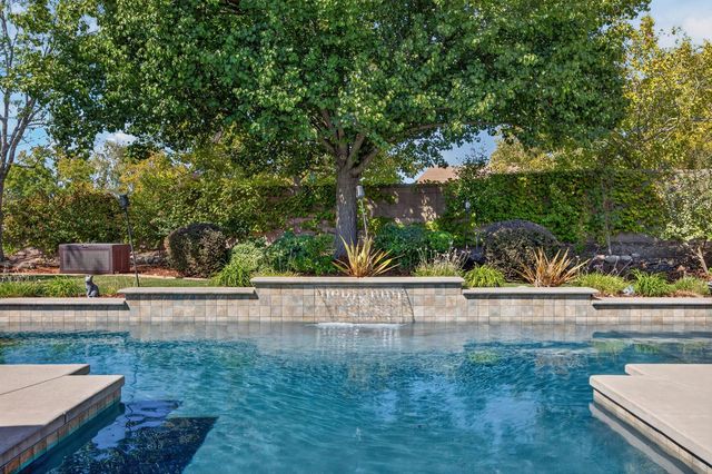 4160 Tahoe Vista Dr, Rocklin, CA 95765