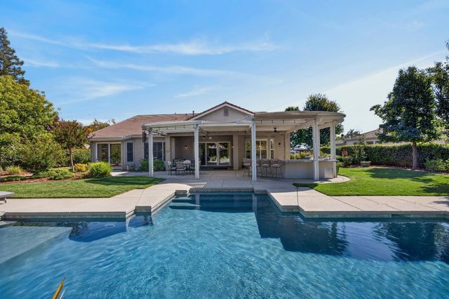 4160 Tahoe Vista Dr, Rocklin, CA 95765