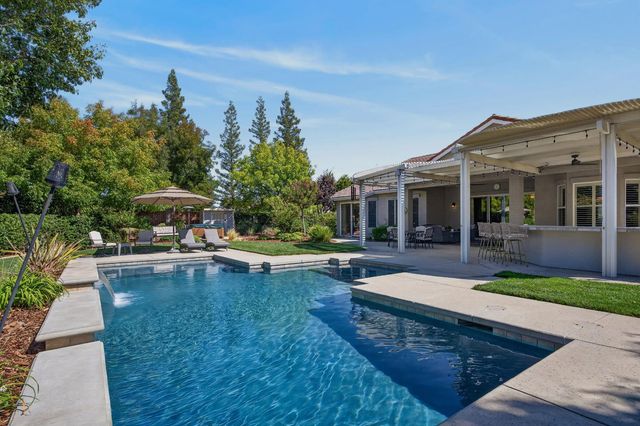 4160 Tahoe Vista Dr, Rocklin, CA 95765
