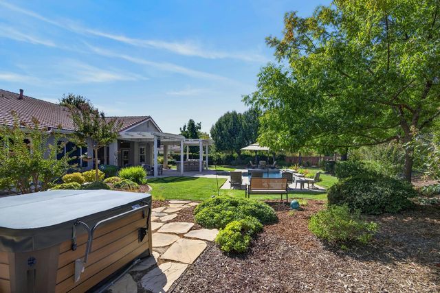 4160 Tahoe Vista Dr, Rocklin, CA 95765