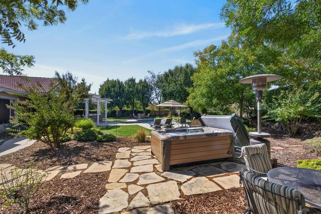 4160 Tahoe Vista Dr, Rocklin, CA 95765