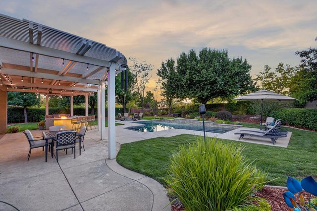 4160 Tahoe Vista Dr, Rocklin, CA 95765