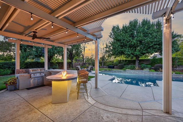 4160 Tahoe Vista Dr, Rocklin, CA 95765