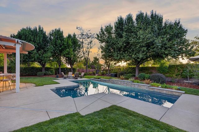 4160 Tahoe Vista Dr, Rocklin, CA 95765