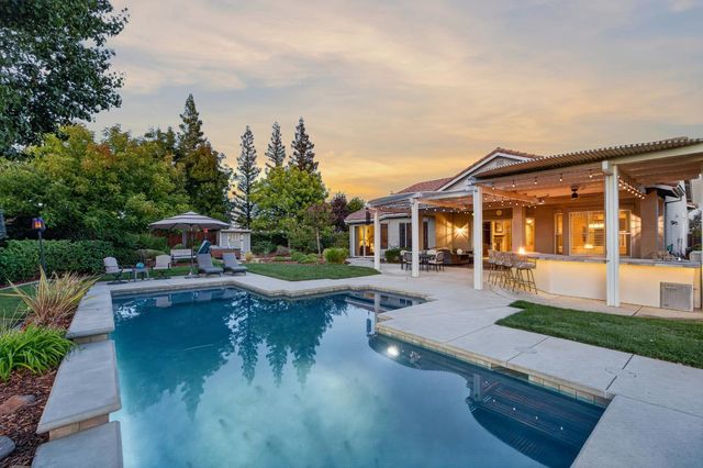 4160 Tahoe Vista Dr, Rocklin, CA 95765