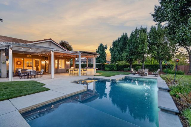 4160 Tahoe Vista Dr, Rocklin, CA 95765