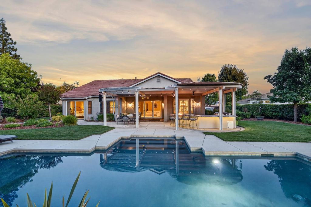 4160 Tahoe Vista Dr, Rocklin, CA 95765