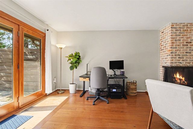 887 Greenhills Drive, Ann Arbor, MI 48105