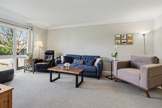 887 Greenhills Drive, Ann Arbor, MI 48105