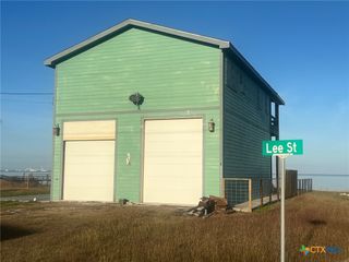 9 Lee Street, Port Lavaca, TX 77979