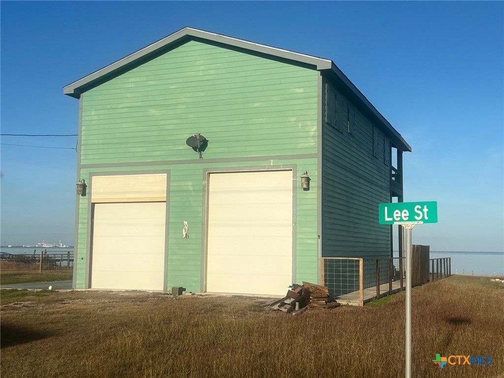 9 Lee Street, Port Lavaca, TX 77979