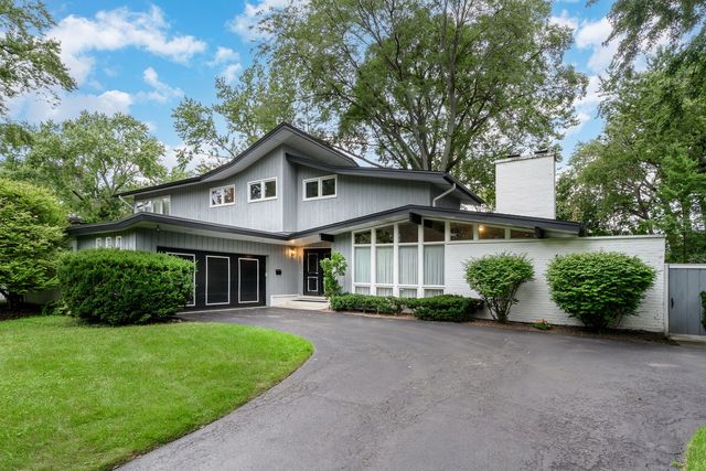 695 Ivy Lane, Glencoe, IL 60022