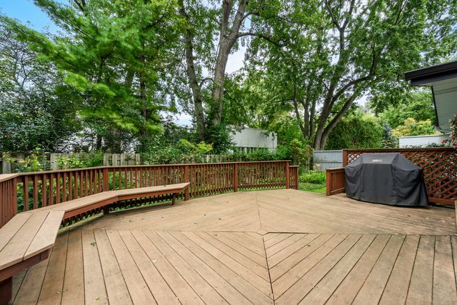 695 Ivy Lane, Glencoe, IL 60022