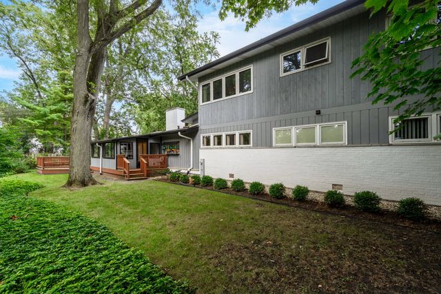 695 Ivy Lane, Glencoe, IL 60022