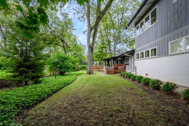 695 Ivy Lane, Glencoe, IL 60022