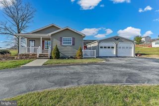 936 GAP RD, Kinzers, PA 17535