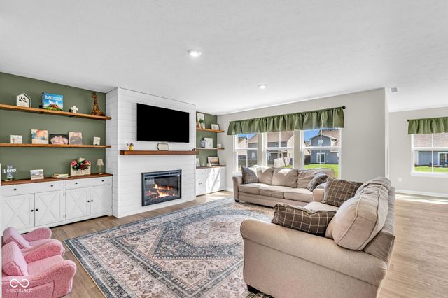 396 Weaver Lane, Pittsboro, IN 46167