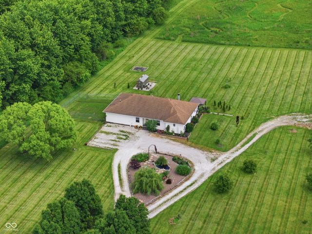 8123 N 675 E, Bainbridge, IN 46105
