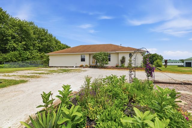 8123 N 675 E, Bainbridge, IN 46105