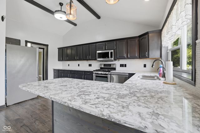 8123 N 675 E, Bainbridge, IN 46105