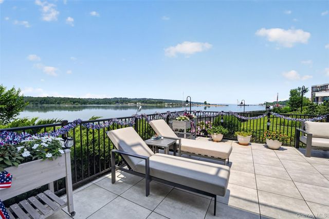 10 Shore Road 101, Glenwood Landing, NY 11547