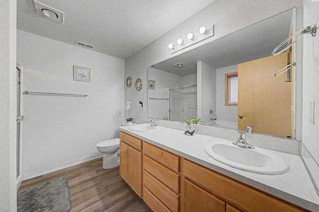 8007 Langara Dr, Pasco, WA 99301