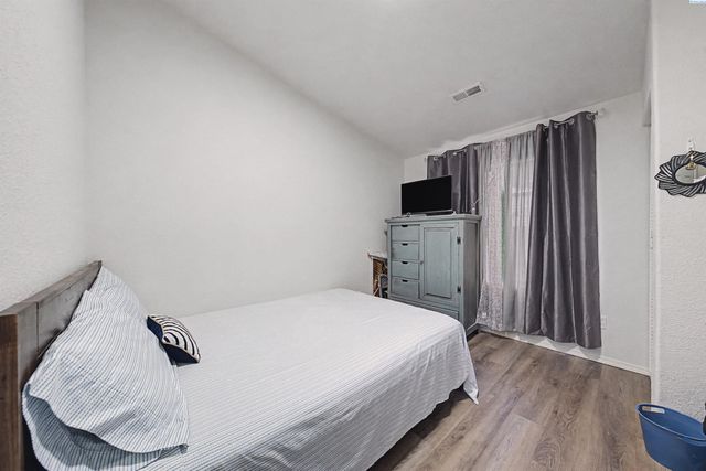 8007 Langara Dr, Pasco, WA 99301