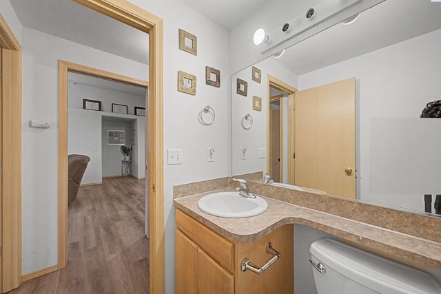 8007 Langara Dr, Pasco, WA 99301