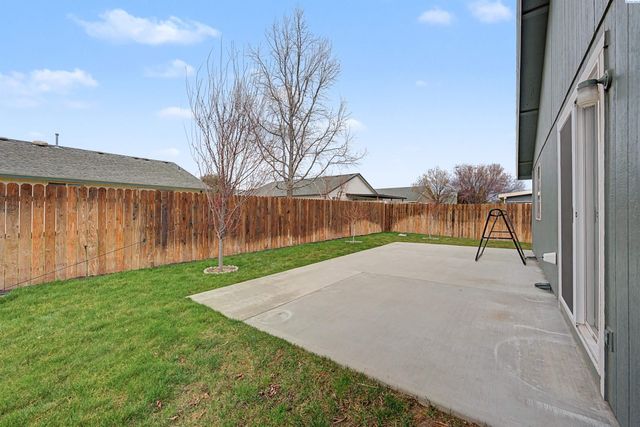 8007 Langara Dr, Pasco, WA 99301