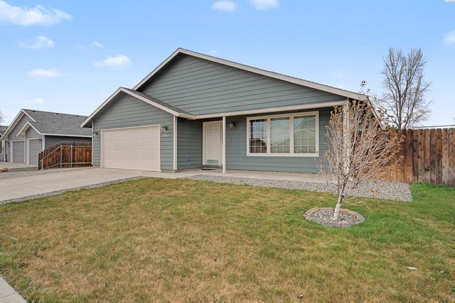 8007 Langara Dr, Pasco, WA 99301