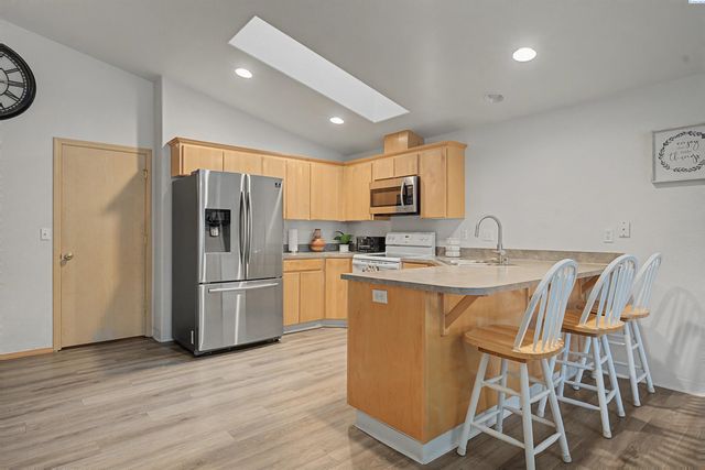 8007 Langara Dr, Pasco, WA 99301