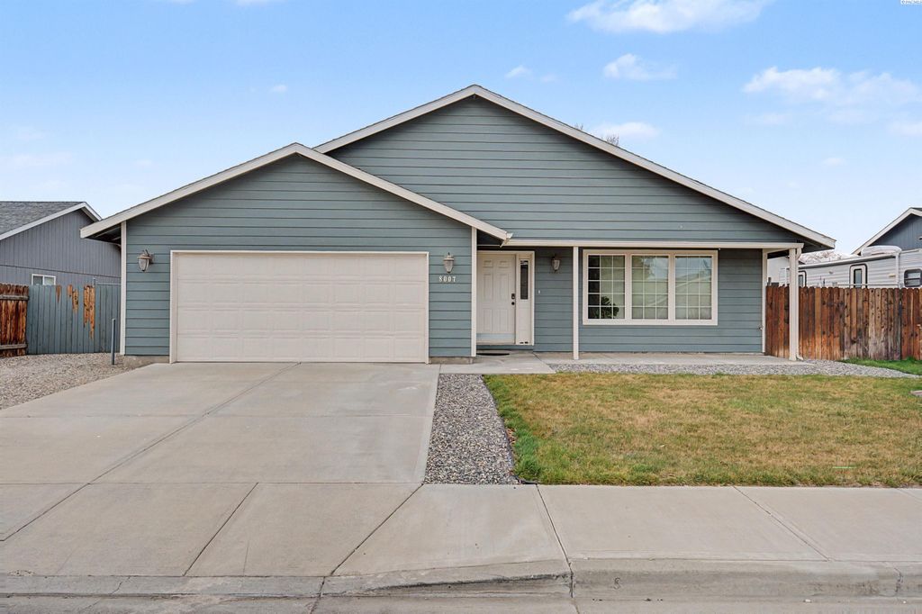 8007 Langara Dr, Pasco, WA 99301