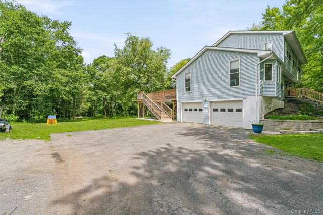 63 Hunt Road, Wallkill, NY 12589