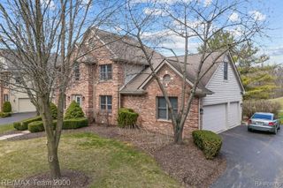 5681 Woodfield Parkway, Grand Blanc, MI 48439