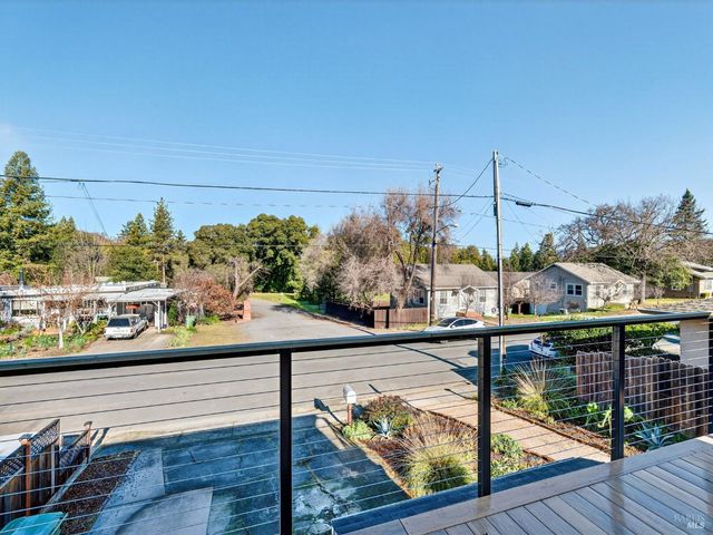1059 W Standley St, Ukiah, CA 95482