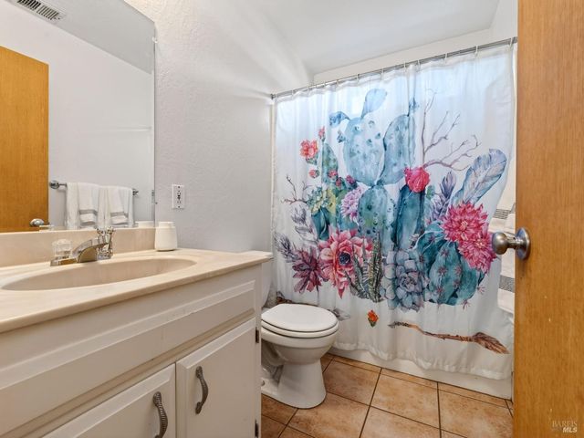 1059 W Standley St, Ukiah, CA 95482