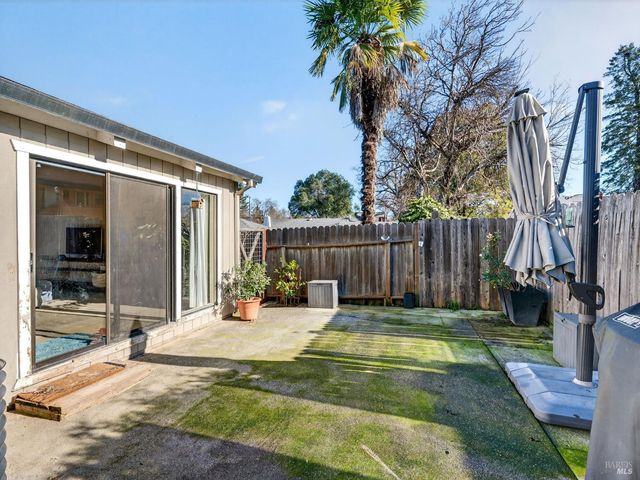 1059 W Standley St, Ukiah, CA 95482