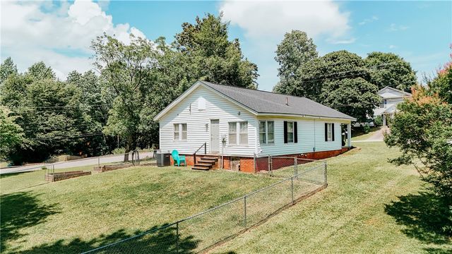 310 N Chestnut Street, Seneca, SC 29678