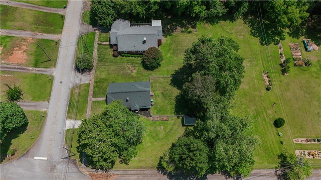 310 N Chestnut Street, Seneca, SC 29678