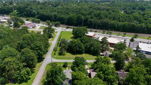 310 N Chestnut Street, Seneca, SC 29678