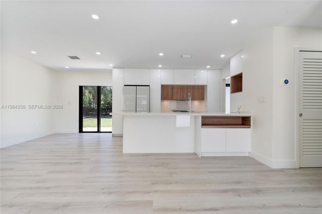 255 Grant Dr, Coral Gables, FL 33133