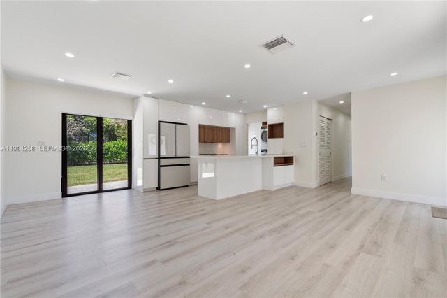 255 Grant Dr, Coral Gables, FL 33133