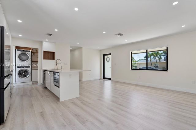 255 Grant Dr, Coral Gables, FL 33133