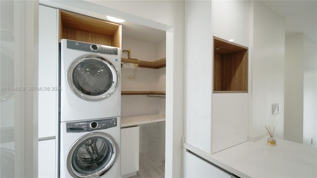 255 Grant Dr, Coral Gables, FL 33133