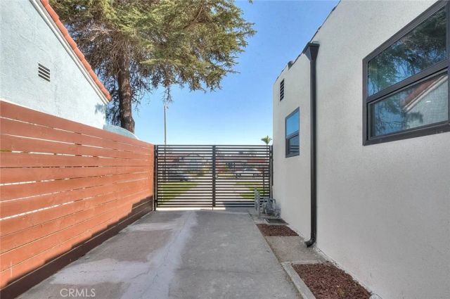 1827 W 76th, Los Angeles, CA 90047