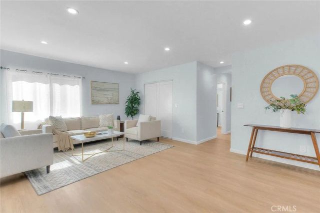 1827 W 76th, Los Angeles, CA 90047