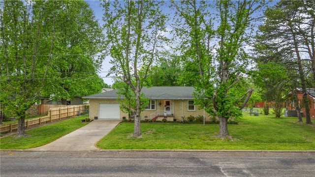 308 Hanna Street, Berryville, AR 72616